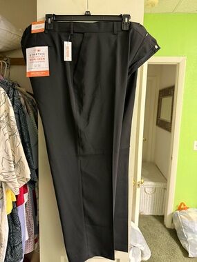 Van Heusen Black Men's Stretch Non-Iron Dress Pants